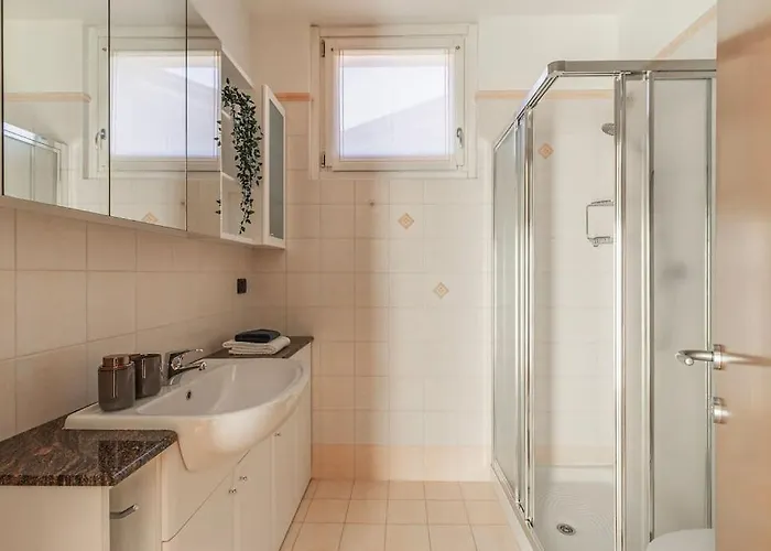 Bellavista Con Ac E Posto Auto A Brunate *